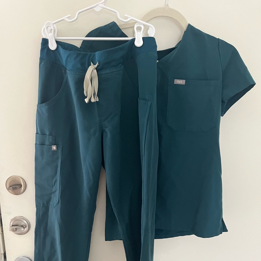Figs Caribbean Blue Scrub set XS ONE POCKET TOP & KADE CARGO